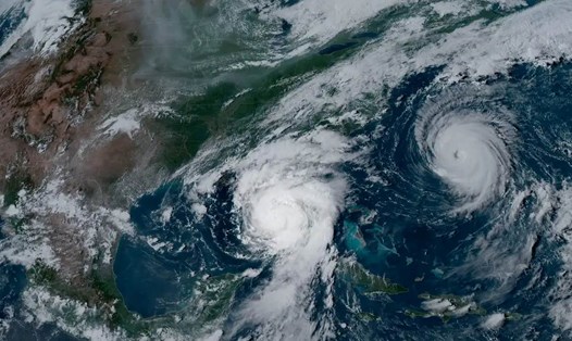 Bão Idalia tiếp cận bờ biển phía tây Florida (Mỹ), trong khi bão Franklin di chuyển trên Đại Tây Dương ngày 29.8.2023. Ảnh: NOAA