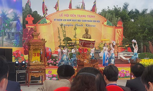 Một tiết mục tại Lễ hội Trạng Trình Nguyễn Bỉnh Khiêm sáng ngày 9.1. Ảnh: Mai Chi