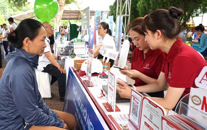 Rất nhiều người lao động tại Đắk Lắk đang muốn tìm hiểu, tư vấn để đi xuất khẩu lao động. Ảnh: Bảo Trung
