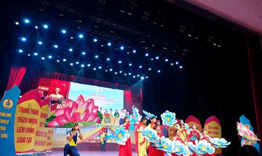 Tiết mục dự thi Hội thi Công đoàn Hà Nội - Hành trình xây dựng và phát triển của Liên đoàn Lao động huyện Thanh Oai. Ảnh: Ngọc Ánh