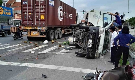 Tai nạn giao thông trên quốc lộ 5 đoạn qua Hải Dương ngày 26.5. Ảnh: Beat Hải Dương