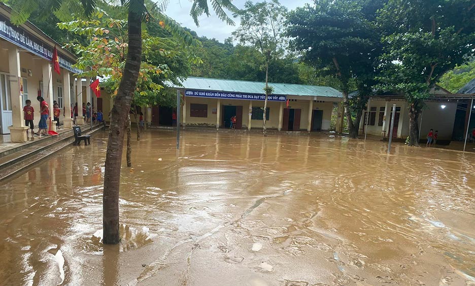 Flash floods inundated Luong Minh Primary Boarding School for Ethnic Minorities (Tuong Duong, Nghe An). Photo: Hai Dang