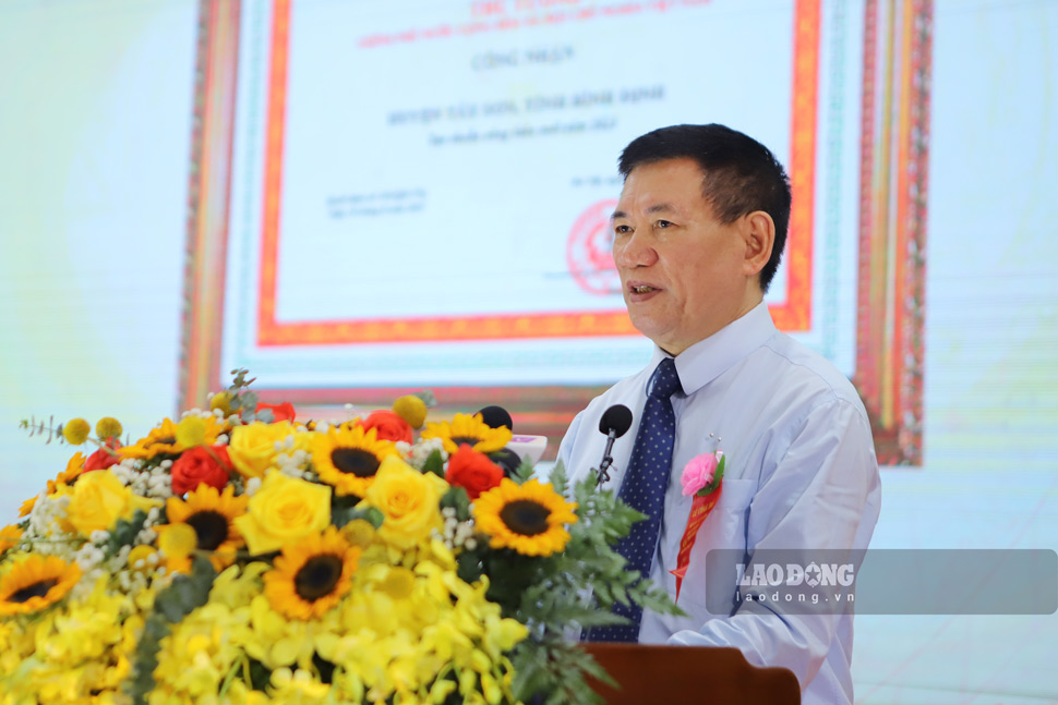 Deputy Prime Minister Ho Duc Phoc gave a speech at the Ceremony to announce the Prime Minister's Decision to recognize Tay Son district as meeting new rural standards in 2023. Photo: Hoai Luan
