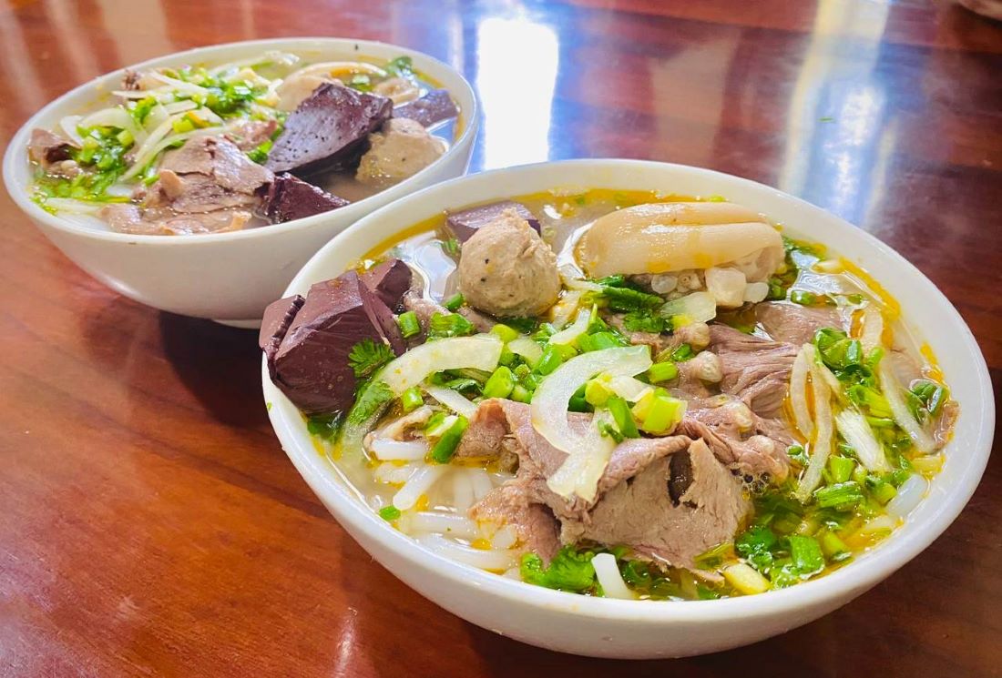 Bun bo Hue cung la mot trong nhung mon an duoc yeu thich. Anh: Minh Thuong