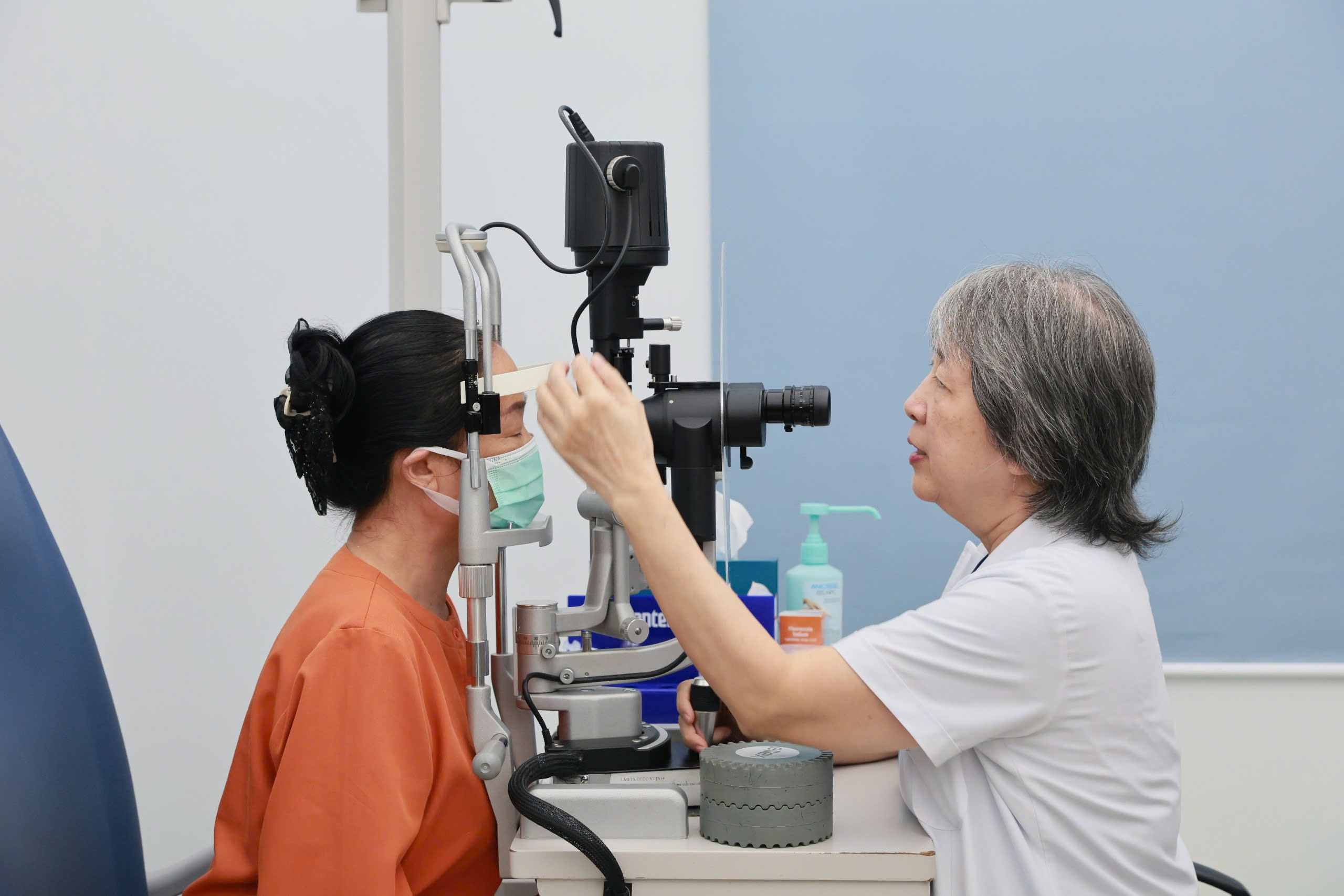 Mrs. V regained her sight after more than 10 years thanks to donated corneas. Photo: Thuy Duong