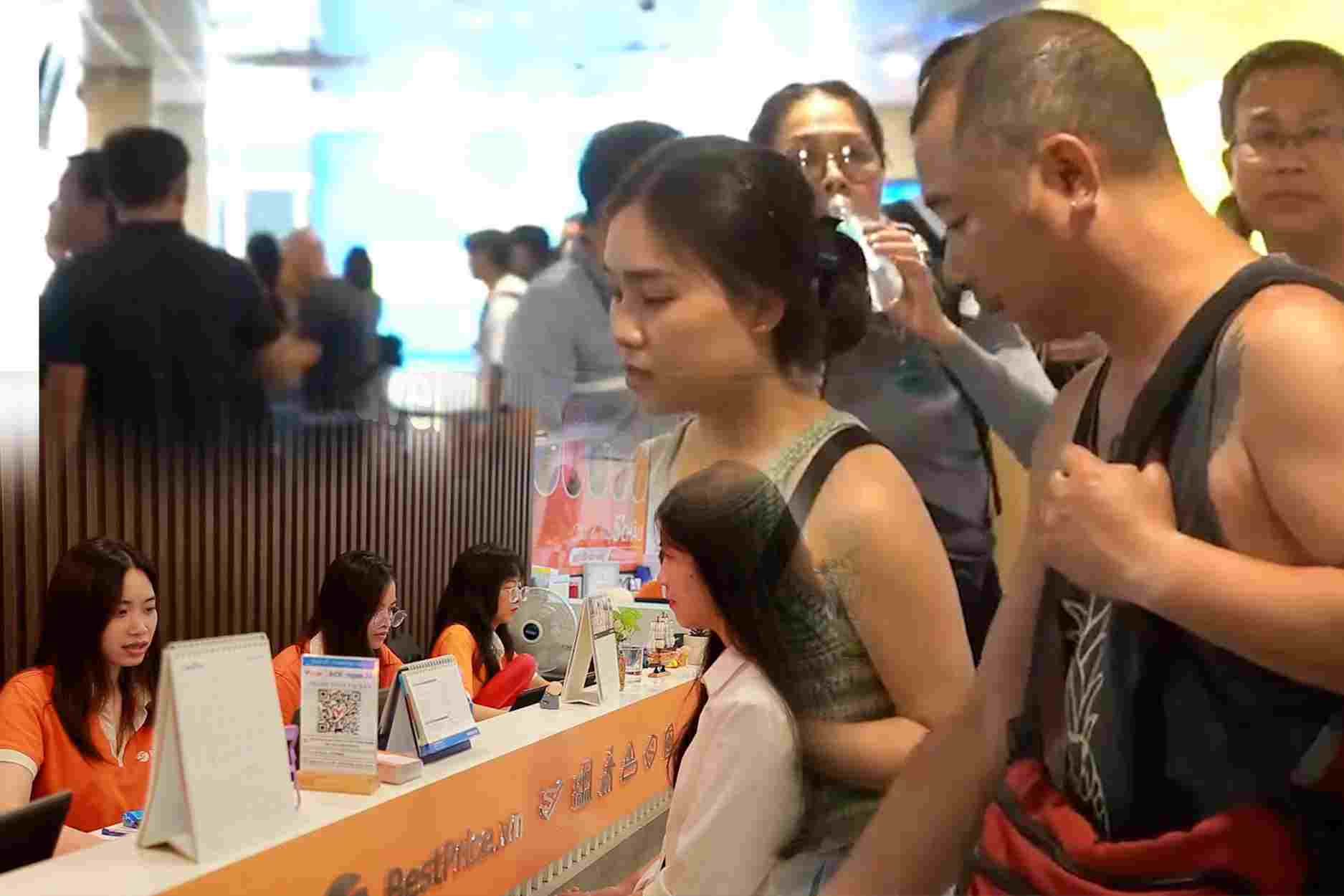 Tourists are not interested even though airfares have "cooled down"