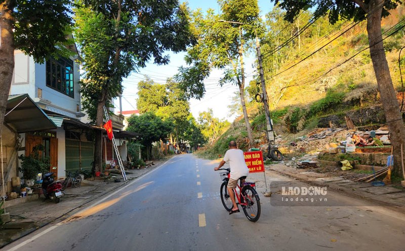Soil in many places in 4 mountainous districts of Cao Bang is saturated, at risk of landslides. Photo: Tan Van.