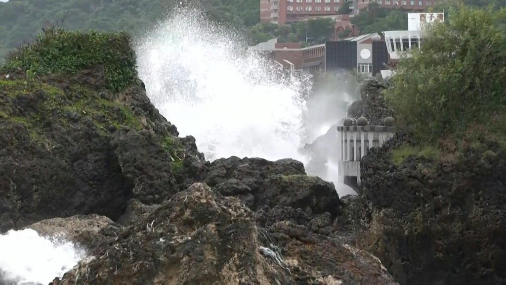 Sieu bao Krathon du bao do bo Cao Hung, Dai Loan (Trung Quoc). Anh: AFP