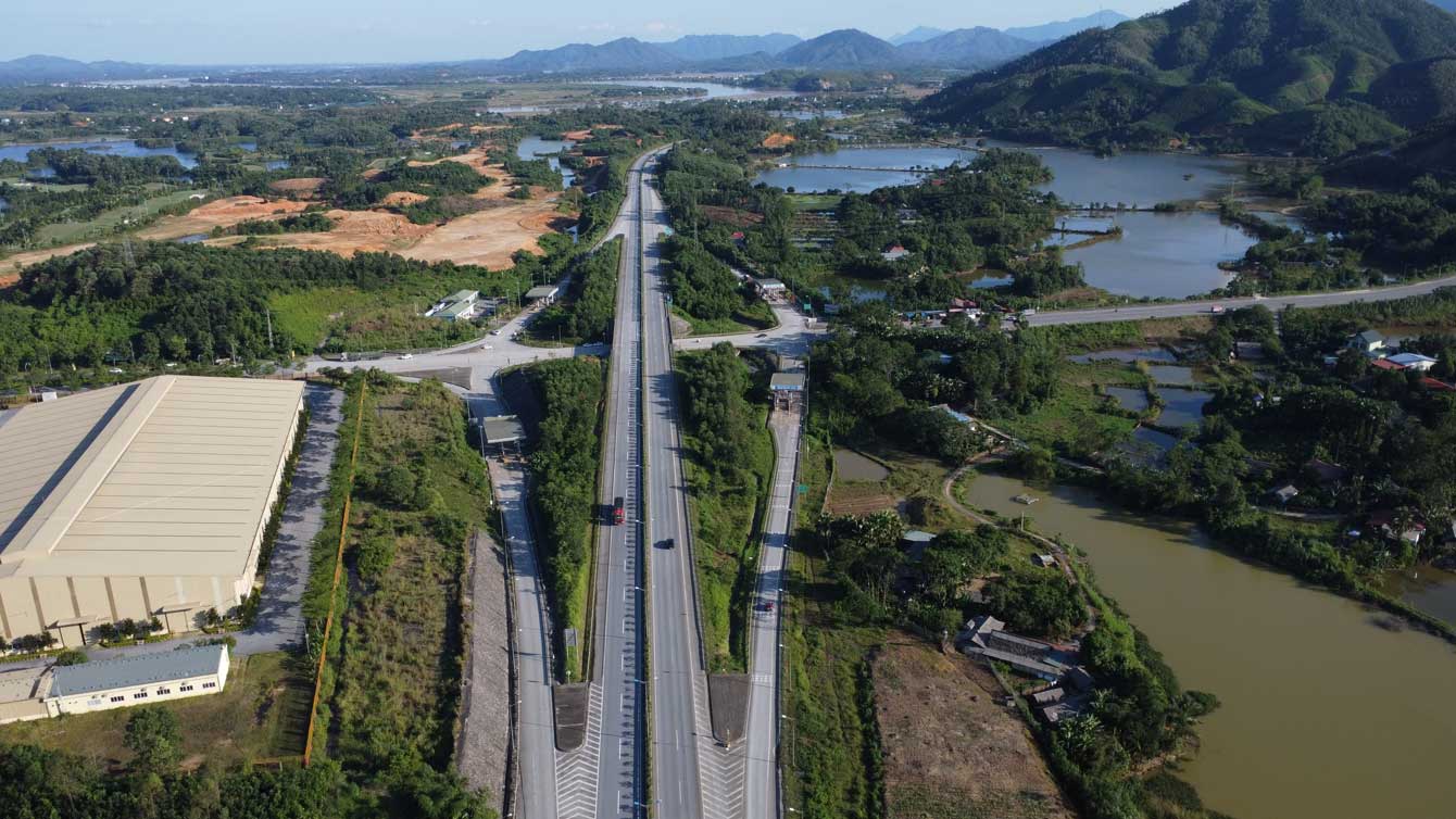 Hình ảnh nút giao IC 12 kết nối TP Yên Bái với cao tốc Nội Bài - Lào Cao. Ảnh: Trần Bùi