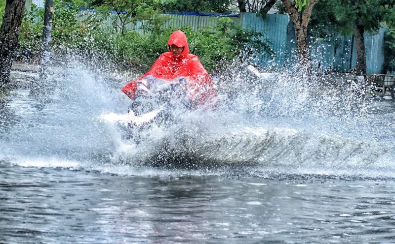 Upgrading the road in Binh Thanh that floods every time it rains