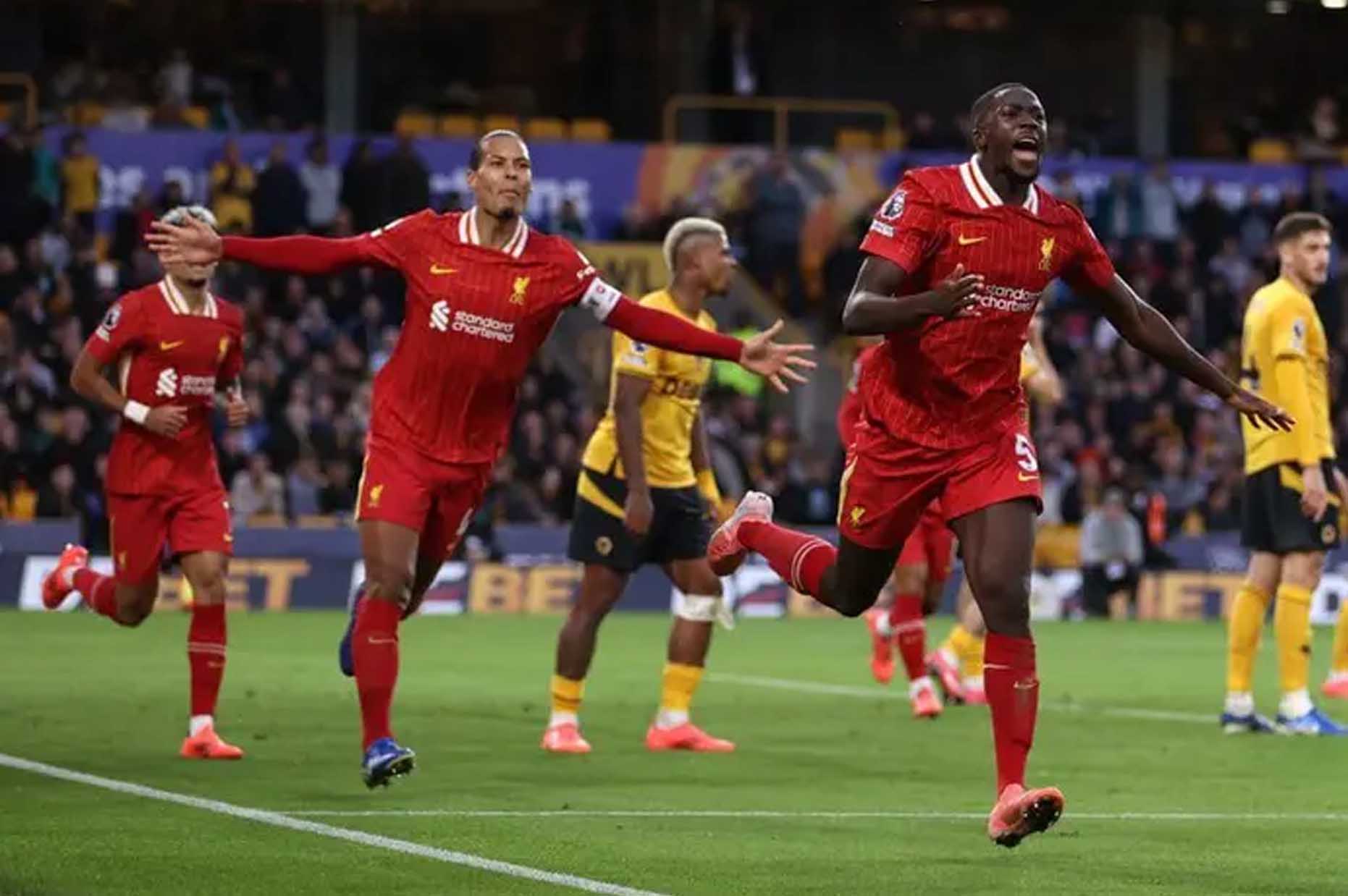 Liverpool da vuon len ngoi dau sau chien thang truoc Wolves. Anh: AFP