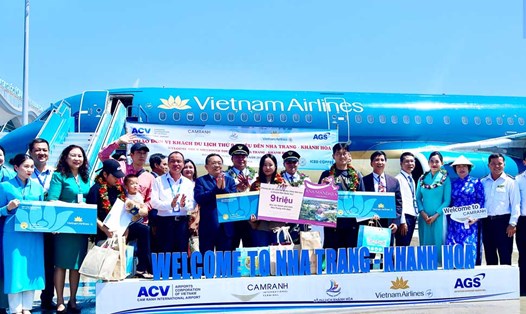 Khánh Hòa chào đón vị khách du lịch thứ 9 triệu trong năm 2024. Ảnh: Lê Xưa