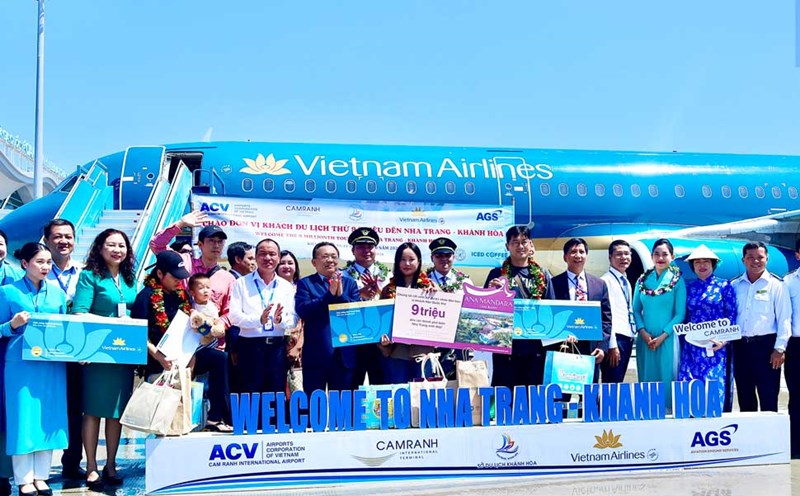 Khanh Hoa welcomes its 9 millionth tourist in 2024. Photo: Le Xua