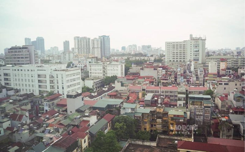 The proposal to levy a second real estate tax is attracting much attention. Photo: Linh Trang