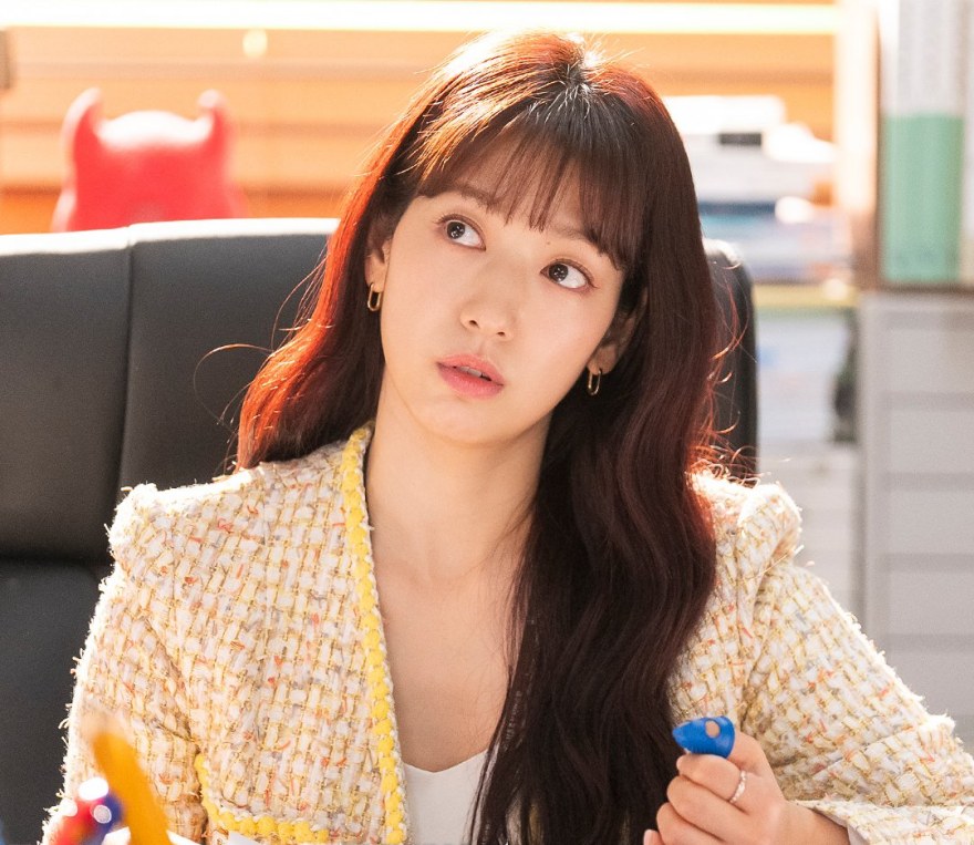 Park Shin Hye “lột xác” khi đóng vai thẩm phán bị quỷ nhập. Ảnh: Nhà sản xuất