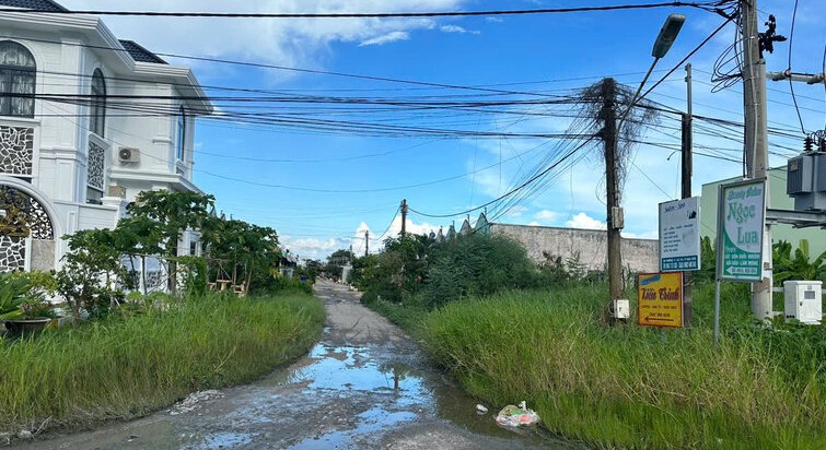 Hàng trăm hộ dân tại Khu dân cư Thiên Long, tỉnh Bạc Liêu sống khổ vì hạ tầng làm mãi không xong. Ảnh: Nhật Hồ