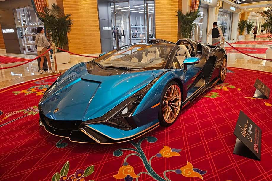Dòng xe hiếm Lamborghini Sian Roadster đang được trưng bày ở Macau (Trung Quốc). Ảnh: Supercar In VietNam