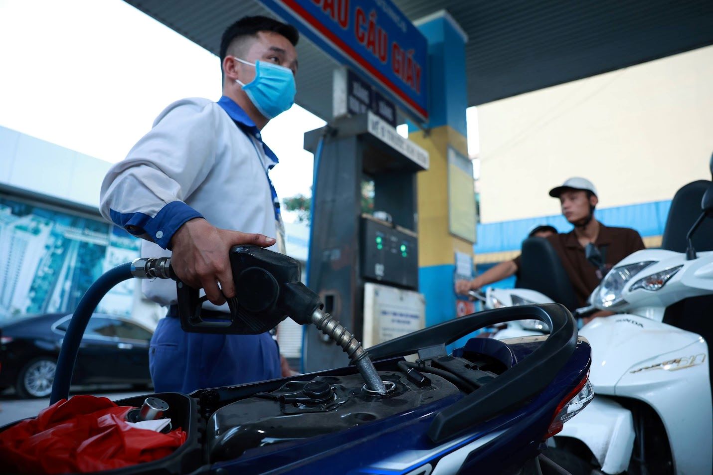 Cần hướng đến sửa đổi cơ chế hành chính áp đặt sang công cụ thị trường để đảm bảo cạnh tranh giữa các doanh nghiệp xăng dầu. Ảnh: Hải Nguyễn