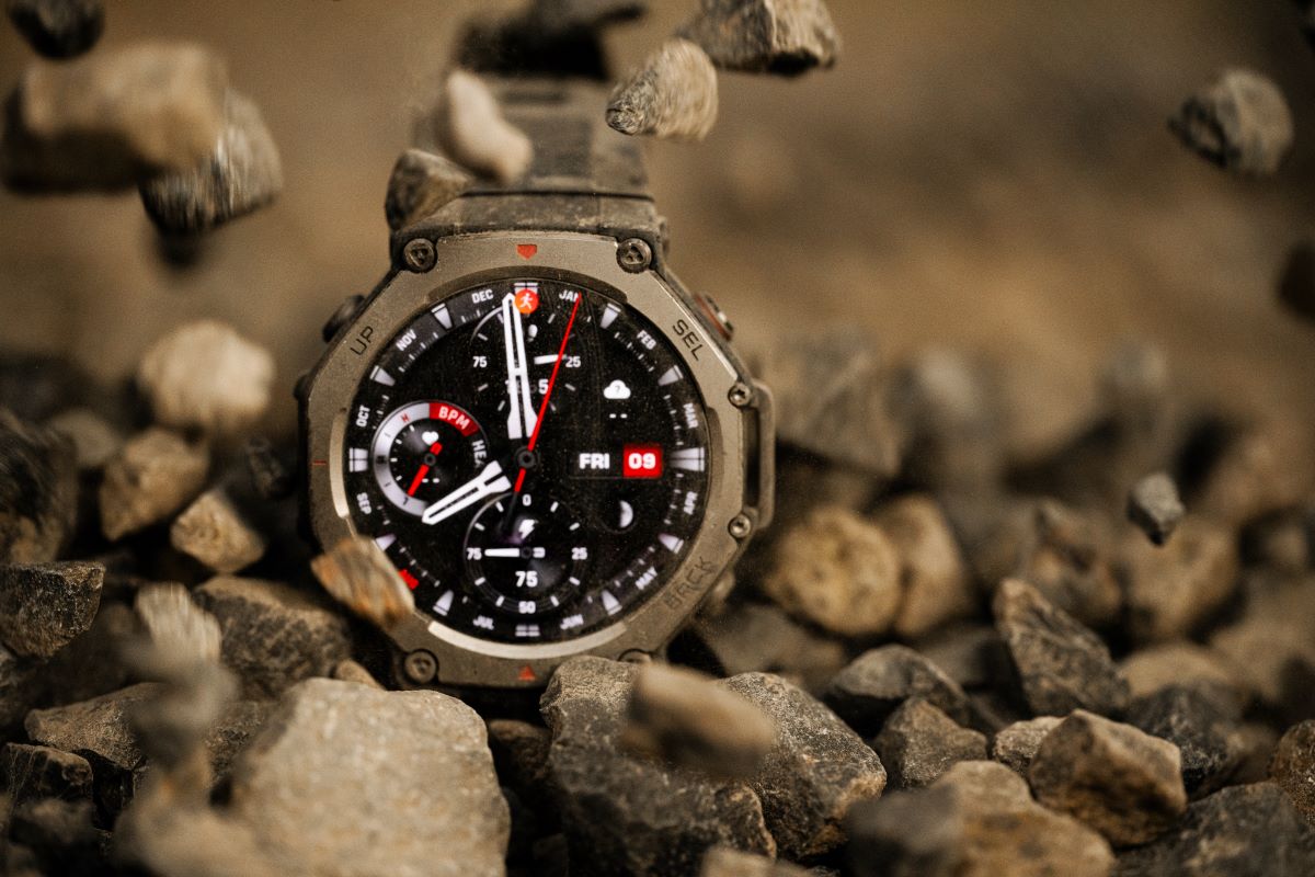 Amazfit T-Rex 3 is durable, has many unique features, and effective security. Photo: Amazfit