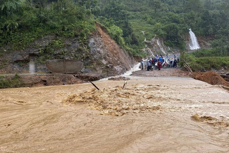 Giao thông ách tắc tại nhiều khu vực trên địa bàn tỉnh Lào Cai. Ảnh: Người dân cung cấp