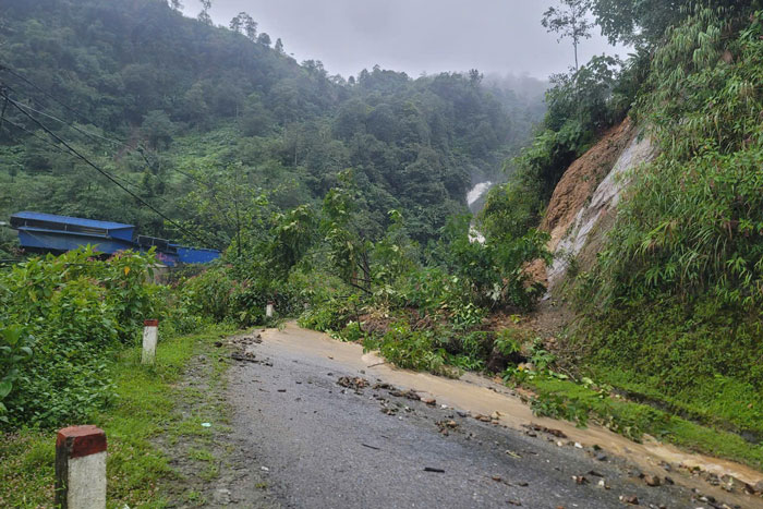 Ha tang giao thong cua Lao Cai bi anh huong nghiem trong sau mua lon. Anh: Nguoi dan cung cap