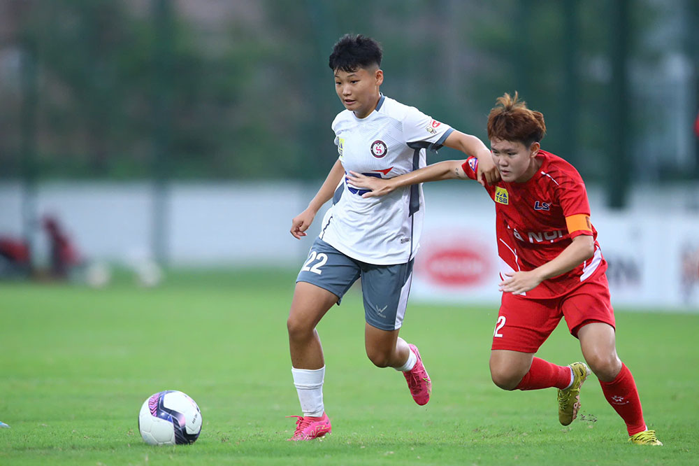 Hà Nội (áo đỏ) bị Sơn La cầm hòa ở vòng 5 giải U19 nữ Quốc gia 2024. Ảnh: VFF