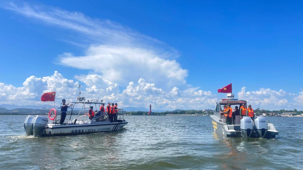 Hai Hoa Border Guard Station, Quang Ninh Provincial Border Guard (Vietnam) coordinated with the Fangchenggang Border Management Team (Guangxi, China) to organize law enforcement activities and bilateral patrols in July 2024. Photo: Huu Viet