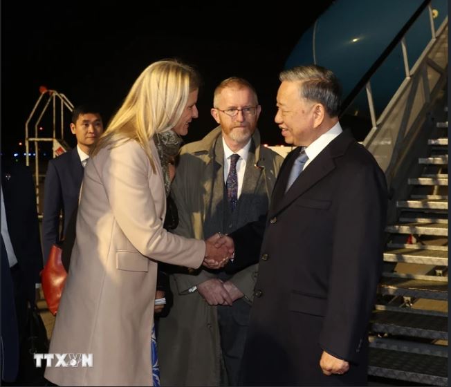 Lễ đón Tổng Bí thư, Chủ tịch nước Tô Lâm tại sân bay Dublin, thủ đô Dublin, Ireland. Ảnh: TTXVN