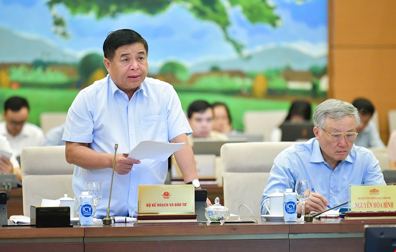 Bộ trưởng Bộ Kế hoạch và Đầu tư Nguyễn Chí Dũng cho biết về sửa Luật Đầu tư, sẽ chuyển từ tiền kiểm sang hậu kiểm, giảm thủ tục hành chính. Ảnh: Phạm Thắng