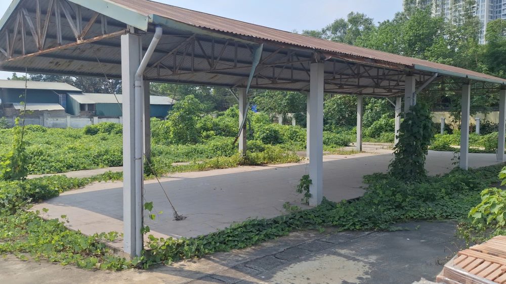 Xây dựng 10 năm nhưng chưa hoàn thiện. Ảnh: Đền Phú