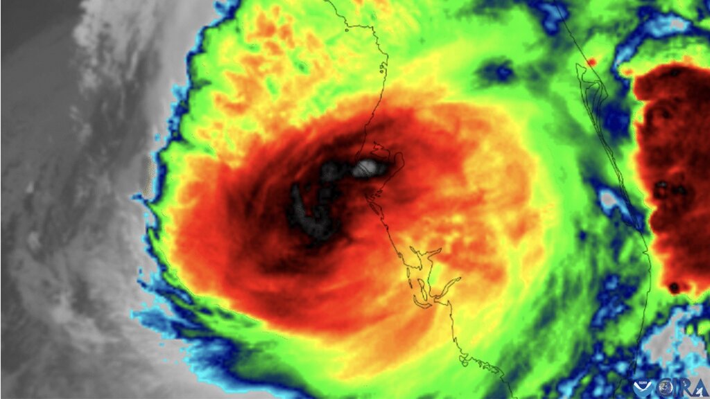 Thời khắc bão Milton đổ bộ Florida, Mỹ. Ảnh: CIRA