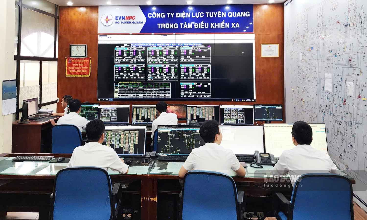 Chuyển đổi số trong ngành điện hướng tới sự thuận lợi cho người dân. Ảnh: Trần Hùng.