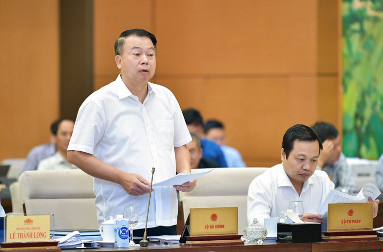 Thứ trưởng Bộ Tài chính Nguyễn Đức Chi nêu một số điểm mới của luật sửa đổi, bổ sung một số điều của Luật Kiểm toán độc lập. Ảnh: Phạm Thắng