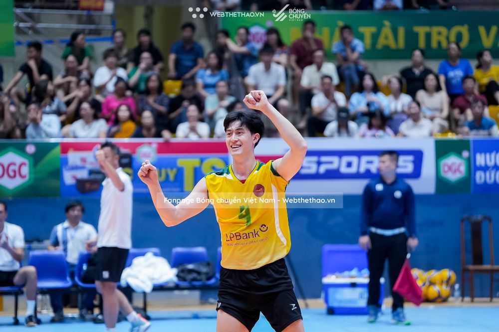 Player Quan Trong Nghia plays for the Mobile Police BTL team in the 2024 national A-class tournament. Photo: Vietnam Volleyball