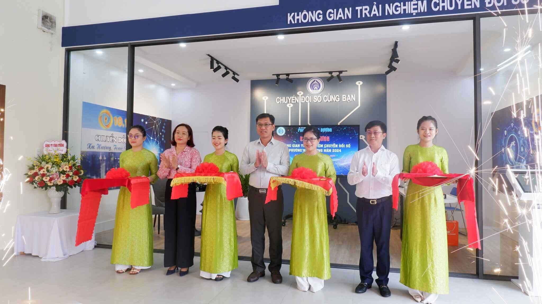 Khai truong Khong gian trai nghiem cong nghe so phuong Nam Duong. Anh: Mai Huong 