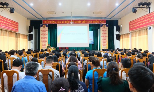 Liên đoàn Lao động thành phố Đà Nẵng tổ chức cập nhật tình hình thời sự cho 300 cán bộ Công đoàn các cấp. Ảnh: Trà Vân