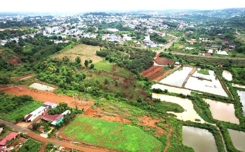 The 24-hectare project in Nghia Trung ward, Gia Nghia city, has been suspended for many years. Photo: Bao Lam