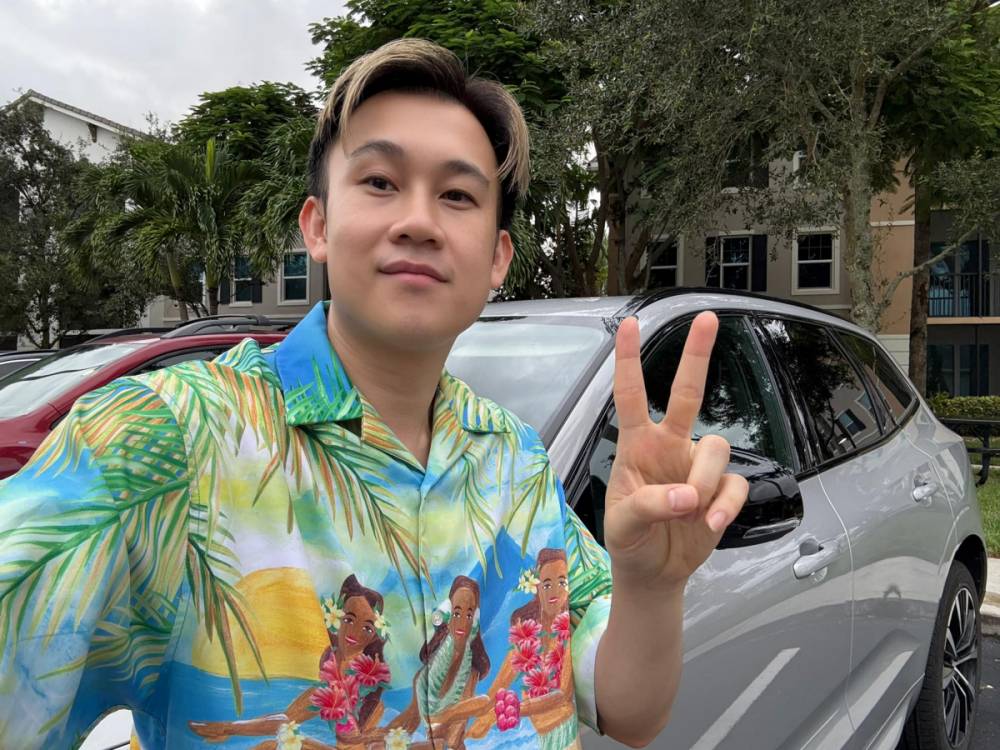 Duong Trieu Vu updates the evacuation situation to avoid the storm. Photo: Facebook character