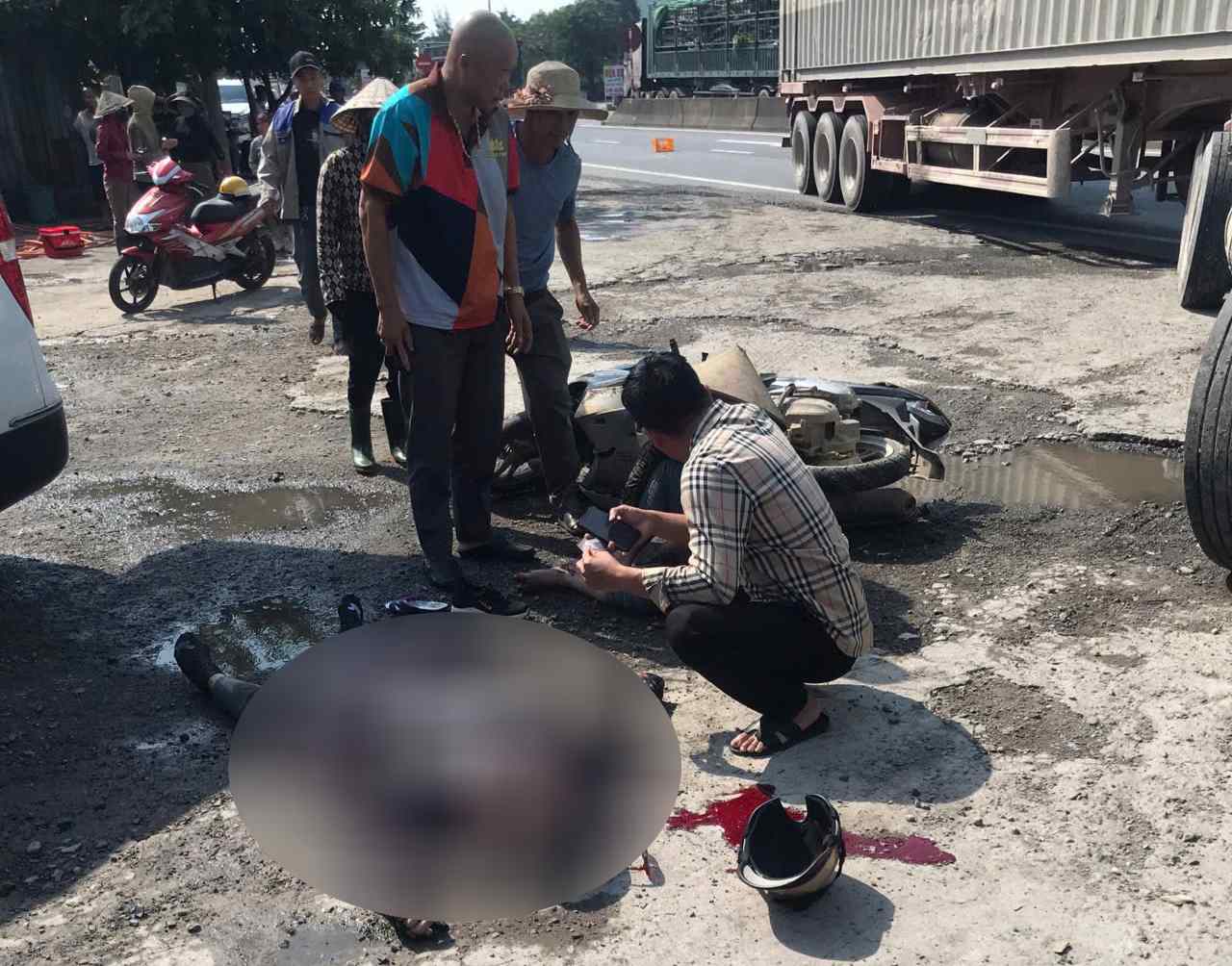 The collision left one person dead and one injured. Photo: P. Huyen