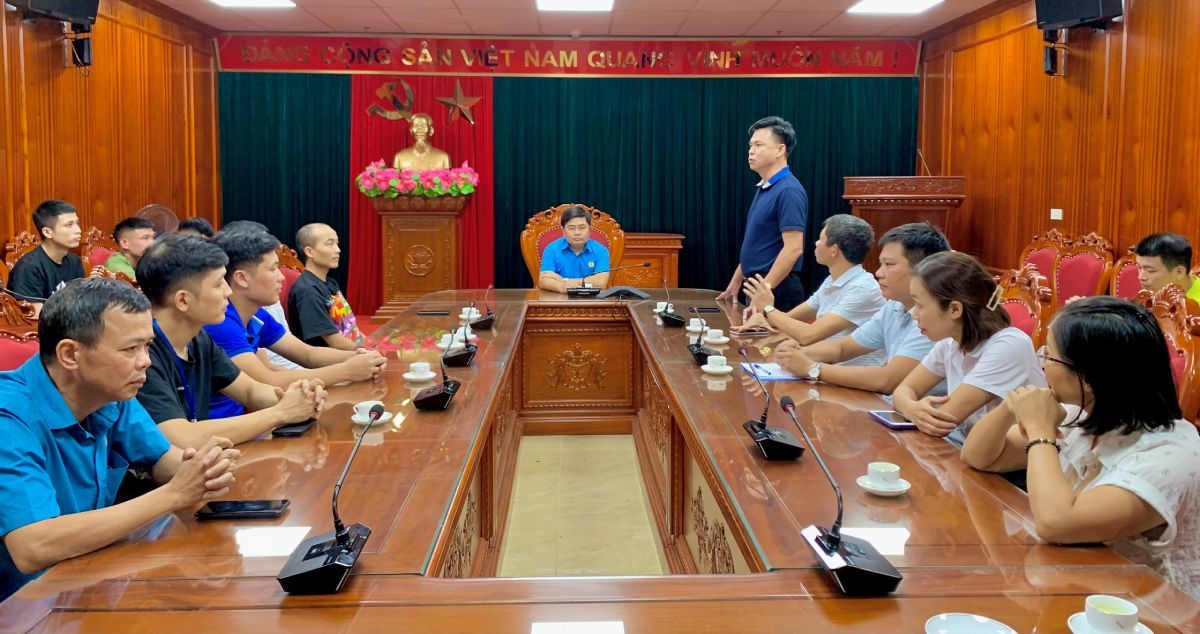 Gap mat, dong vien doi bong da Cong doan tinh Nam Dinh tham gia Giai Bong da cong nhan, vien chuc Viet Nam 2024. Anh: Luong Ha
