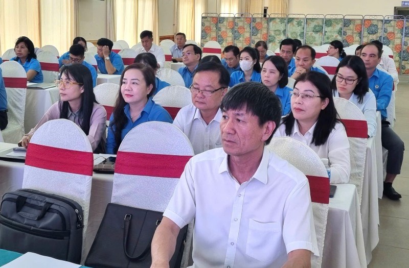 Trade union officials attend a conference to disseminate policies and laws on social insurance organized by the Vietnam General Confederation of Labor. Photo: Nam Duong