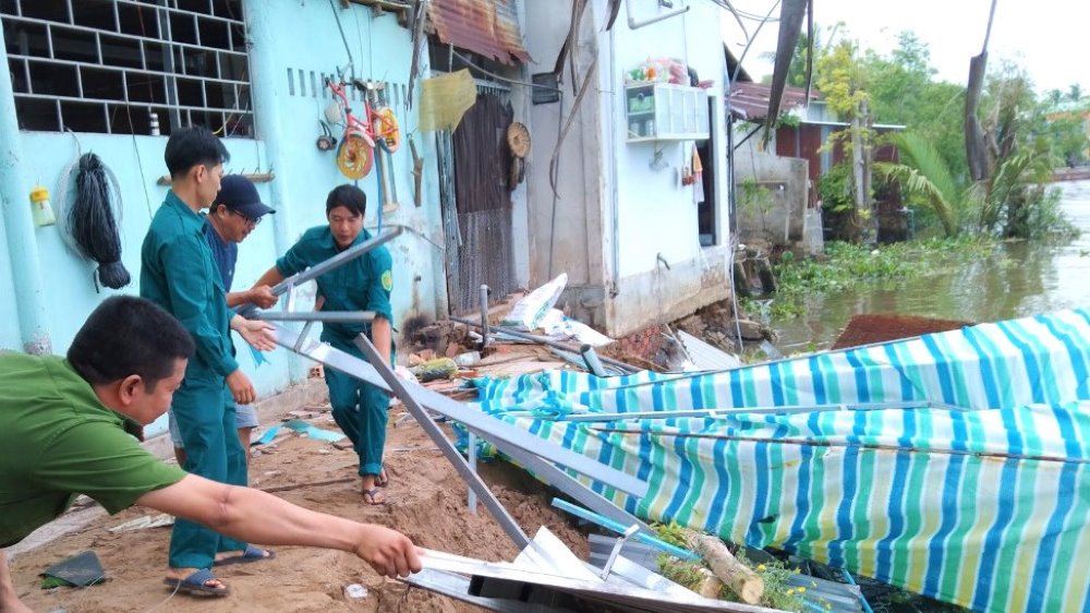 Landslide in Vinh Long province. Photo: An Nhien