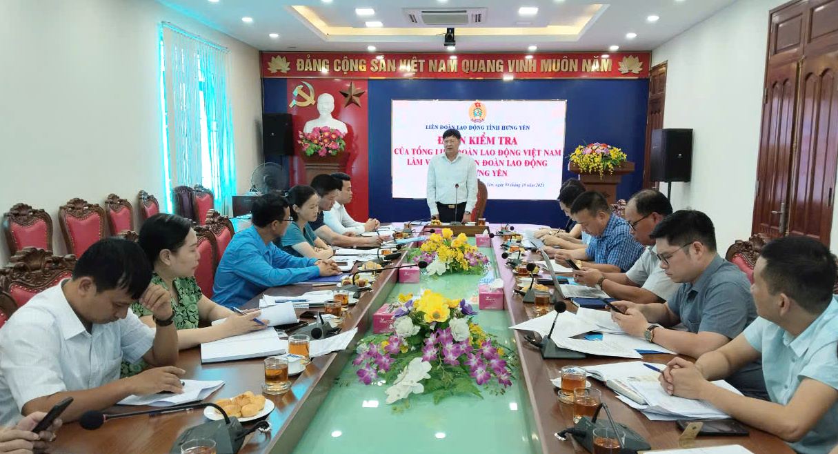 Phó Chủ tịch Tổng LĐLĐVN Phan Văn Anh phát biểu tại buổi làm việc. Ảnh: Nguyễn Thoảng