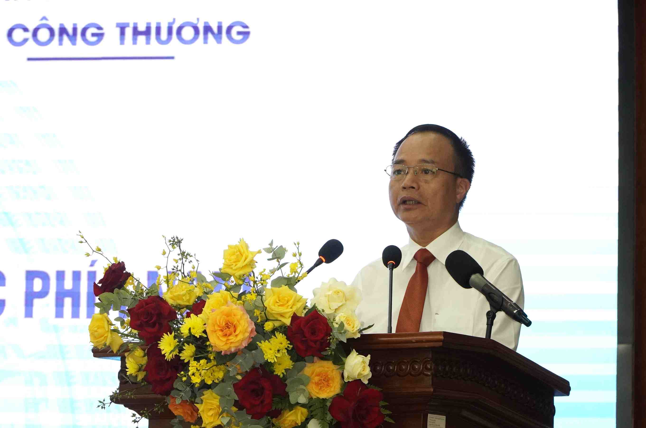 Ong Ngo Quang Trung - Cuc truong Cuc Cong thuong dia phuong phat bieu tai hoi nghi. Anh: Nguyen Anh