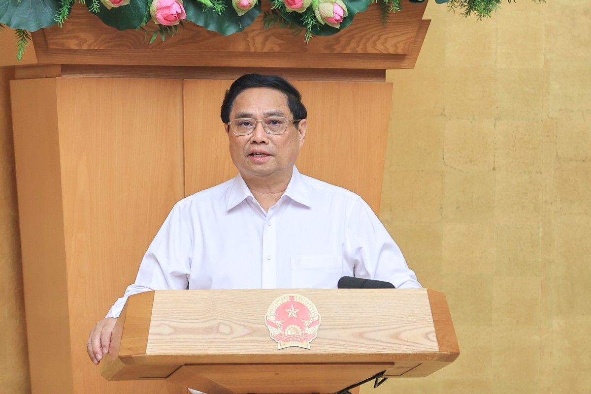 Prime Minister Pham Minh Chinh criticized localities for being slow in issuing documents guiding the Land Law. Photo: Nhat Bac