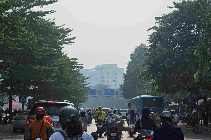 Thick, hazy air is something that people can easily observe in the first days of October. Photo: Minh Anh