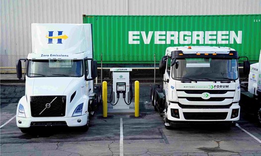 Xe tải điện hạng nặng vận hành tại Long Beach, California. 
Ảnh: Bing Guan/Bloomberg