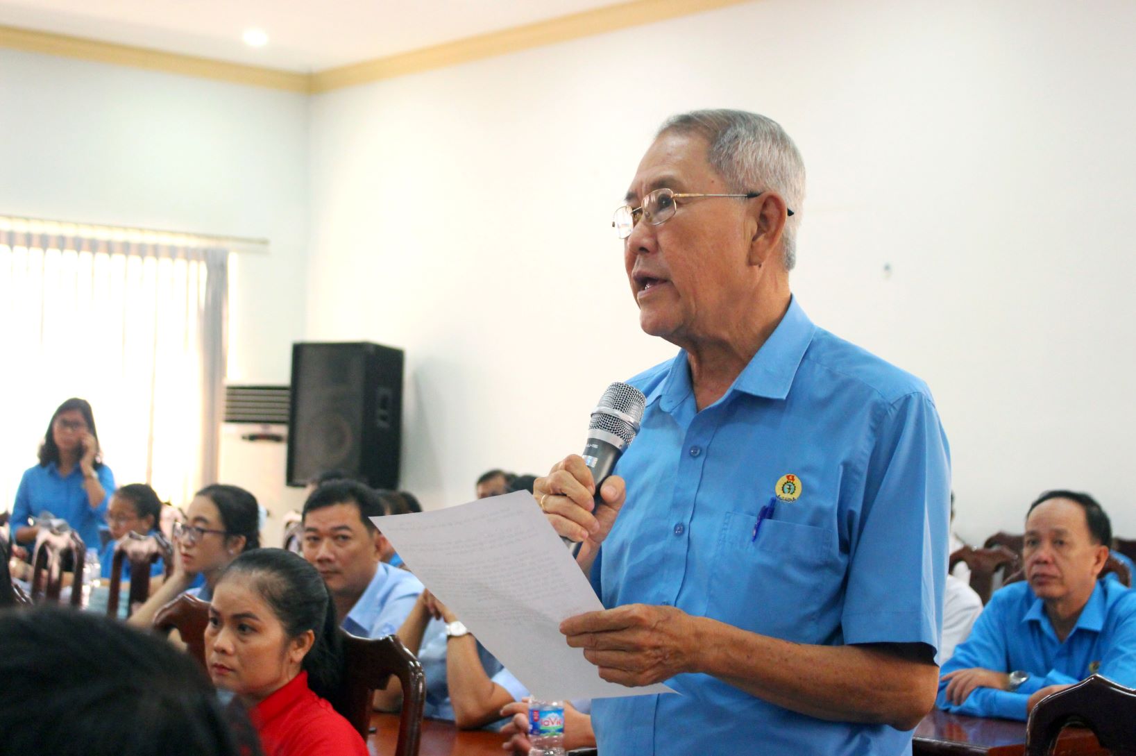 Ông Nguyễn Thành Trước - Phó Chủ tịch L ĐL Đ huyện Thoại Sơn trình bày và kiến nghị về biên chế cán bộ Công đoàn. Ảnh: Thanh Mai