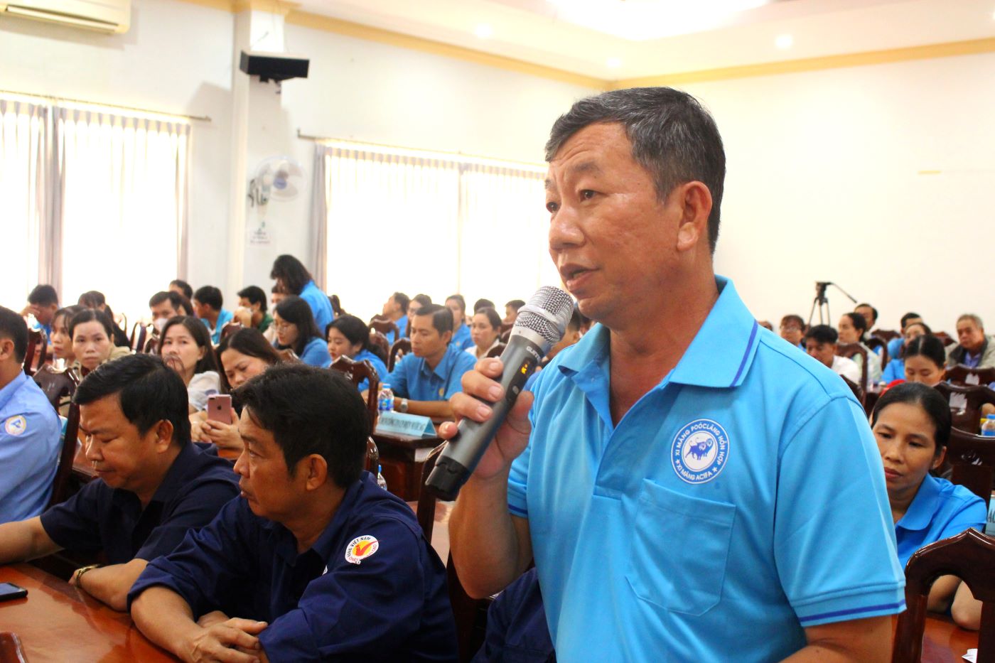 Đoàn viên Công đoàn cơ sở Công ty Cổ phần Xây lắp An Giang kiến nghị về công bằng trong Bảo hiểm thất nghiệp. Ảnh: Thanh Mai