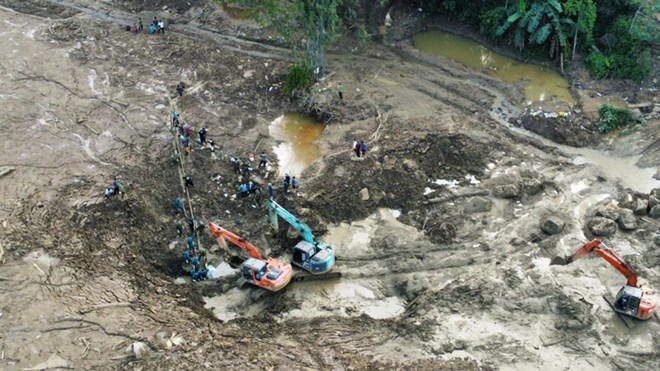 Stop searching for victims of Lang Nu. Photo: Dinh Dai.